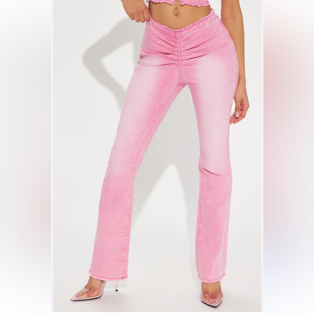 American Bazi women's low- waisted, pink, flared jeans with a ruched front sz M